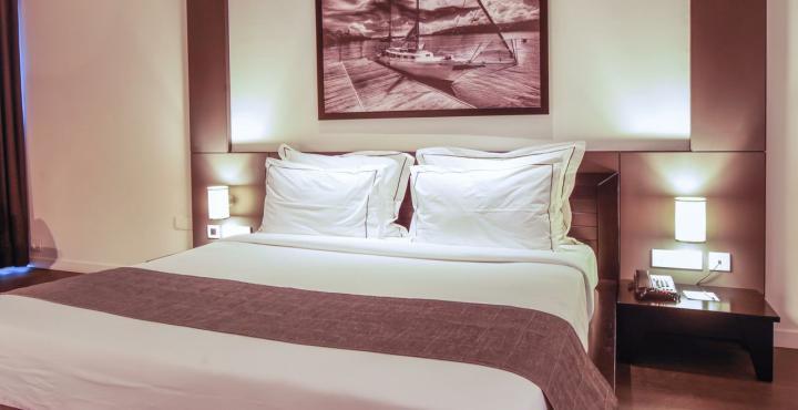 Escape Hotel & Spa Bangalore Exteriör bild