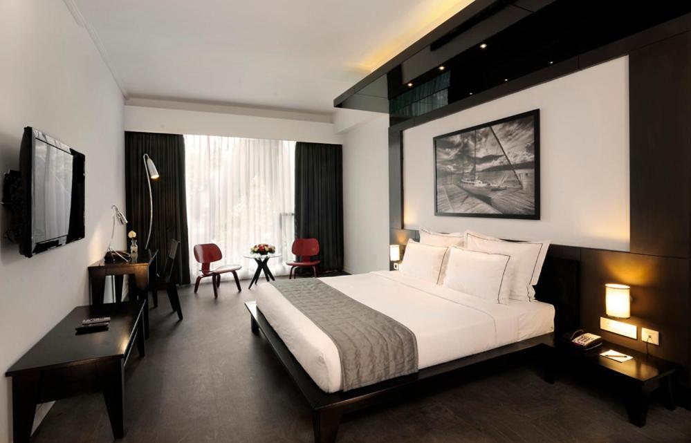 Escape Hotel & Spa Bangalore Exteriör bild