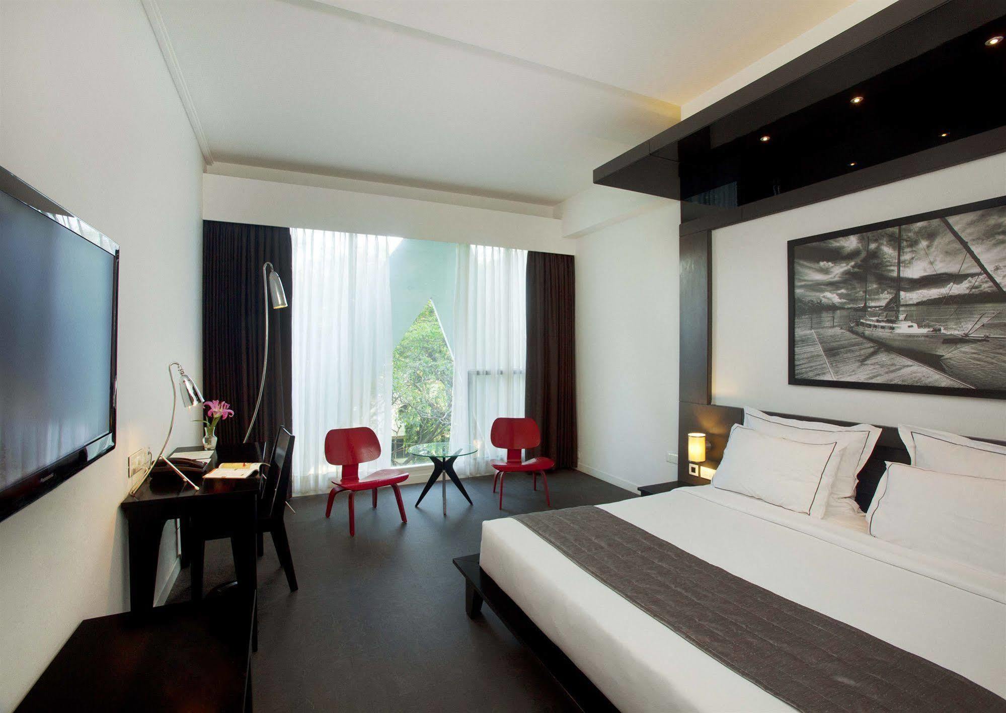 Escape Hotel & Spa Bangalore Exteriör bild